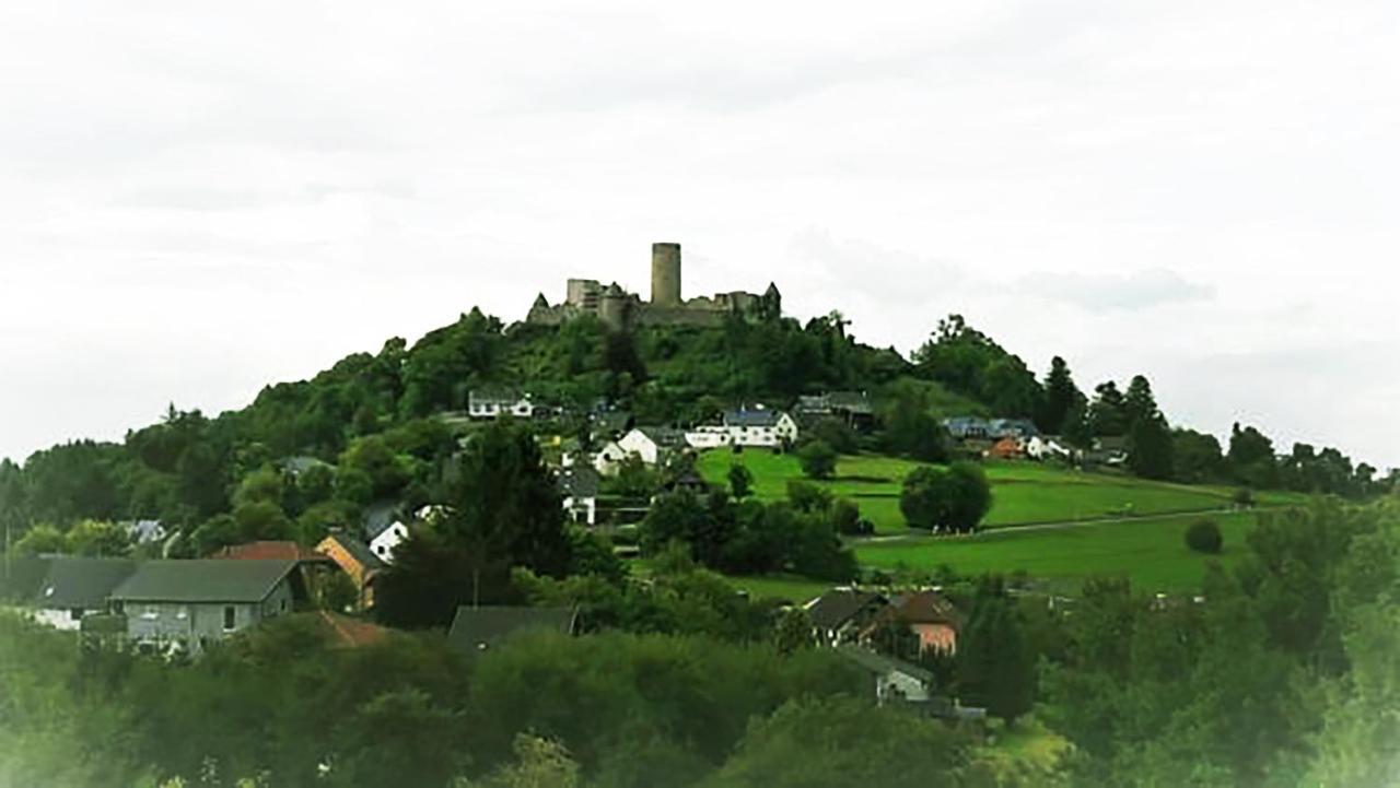 Df Am Ring Nuerburg Hotell Exteriör bild