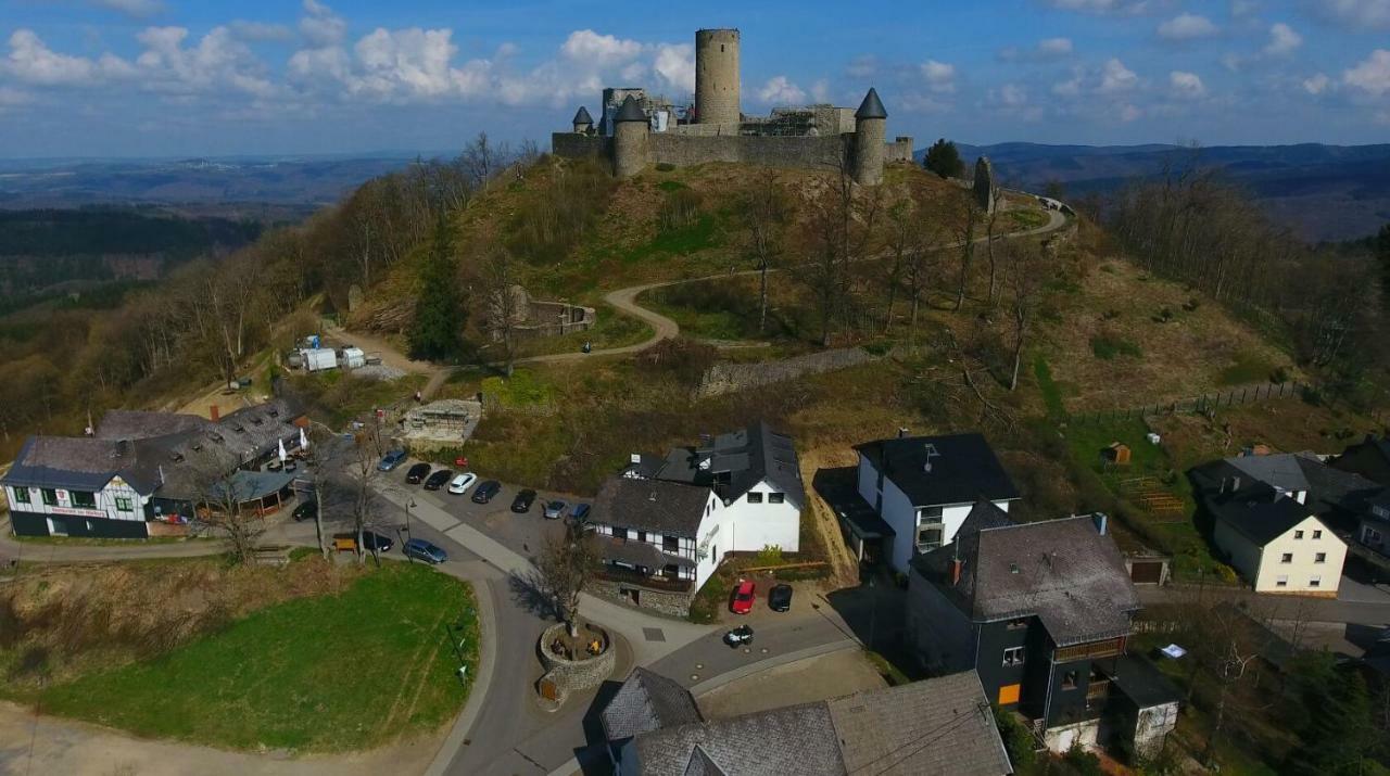 Df Am Ring Nuerburg Hotell Exteriör bild