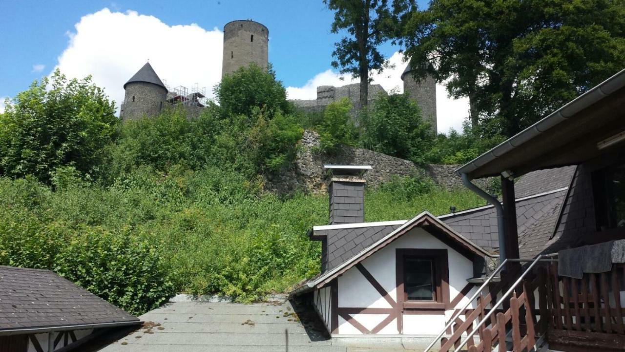 Df Am Ring Nuerburg Hotell Exteriör bild