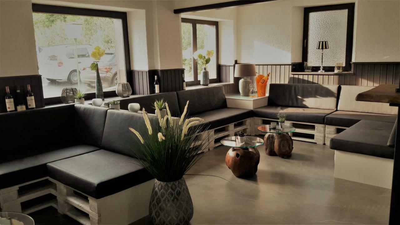 Df Am Ring Nuerburg Hotell Exteriör bild