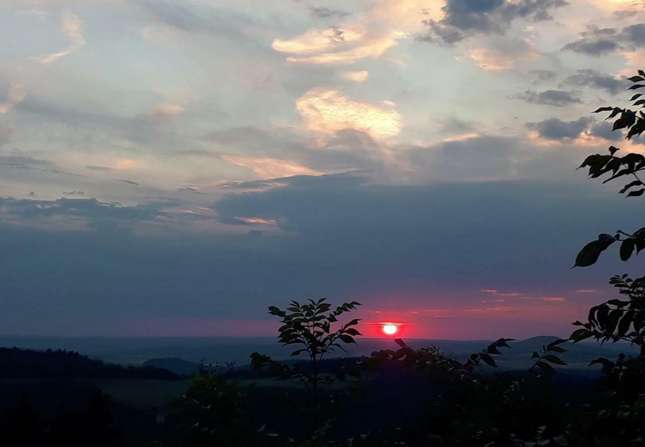 Df Am Ring Nuerburg Hotell Exteriör bild